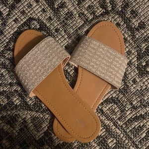 Sparkly Sandal with Pearls!